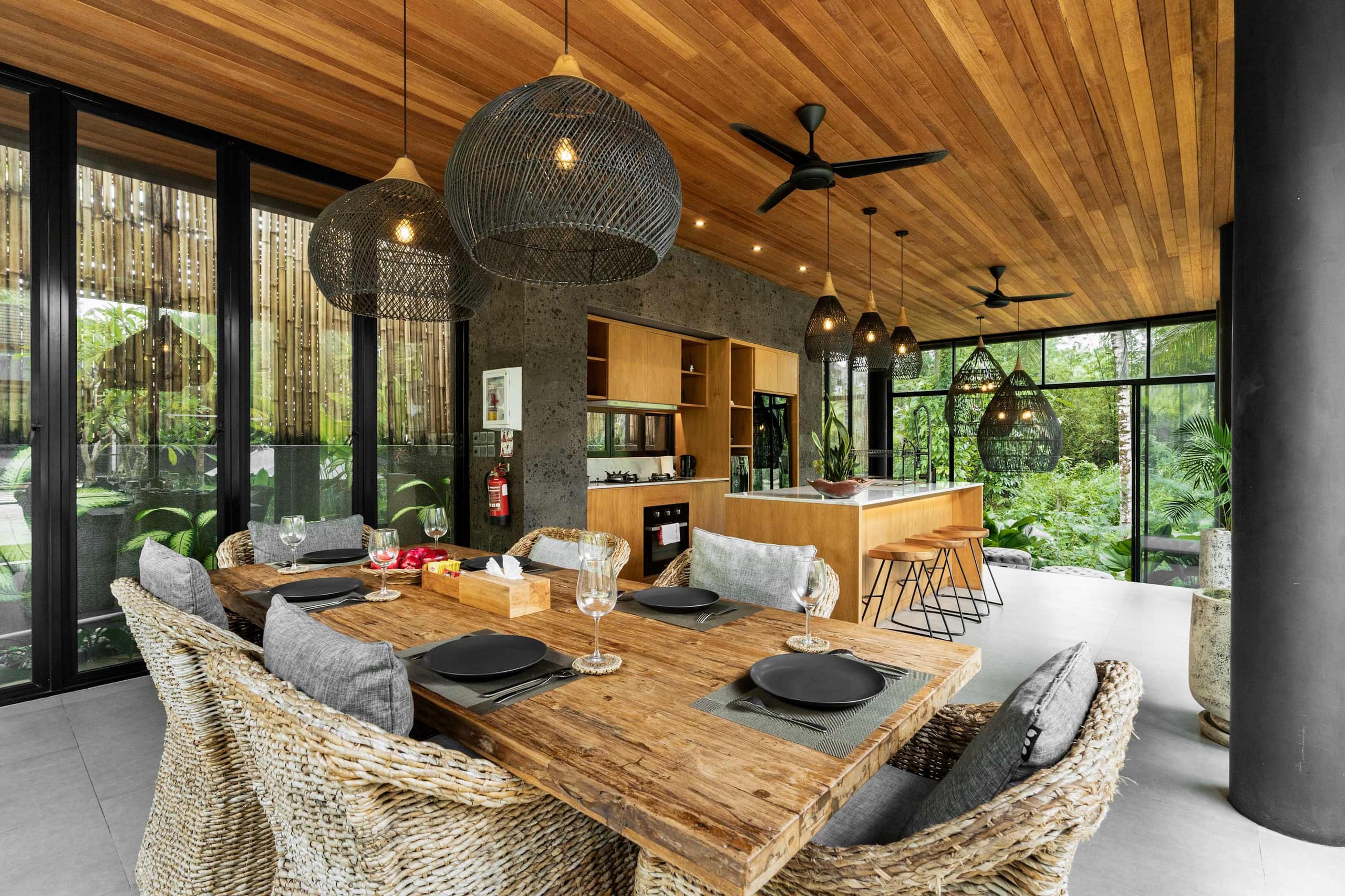 The Premium Estate — Evenings at the long table